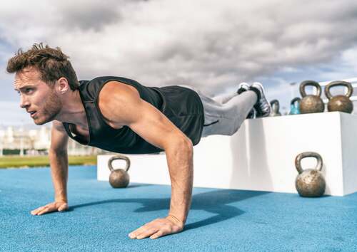 Esercizi isometrici per allenare il torace.